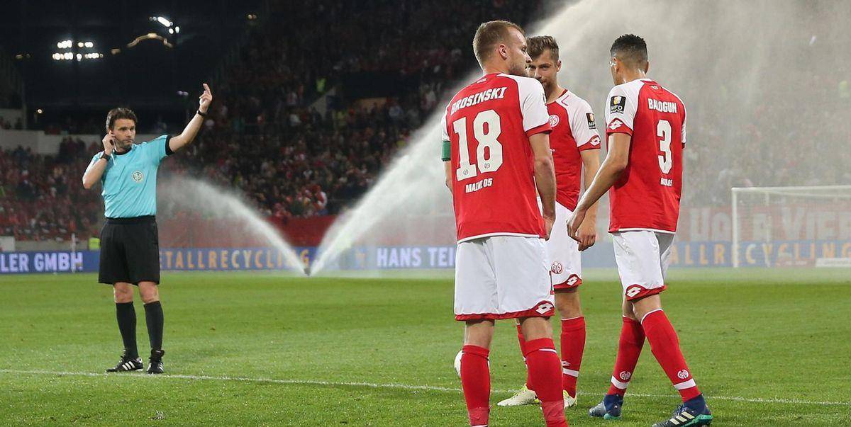  德甲裁判争议不断，VAR判罚再掀舆论风暴  