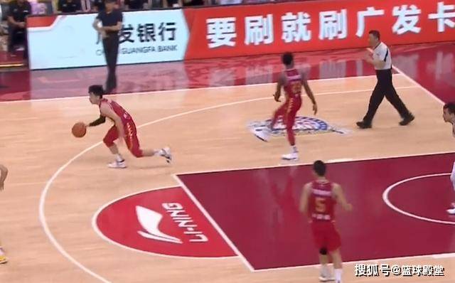  尼斯主帅赛后炮轰裁判 称争议判罚改变局势  