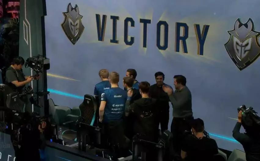  里昂遭遇黑色三分钟痛失好局  